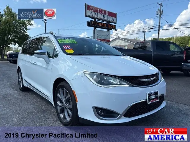 2019 Chrysler Pacifica Limited's photo