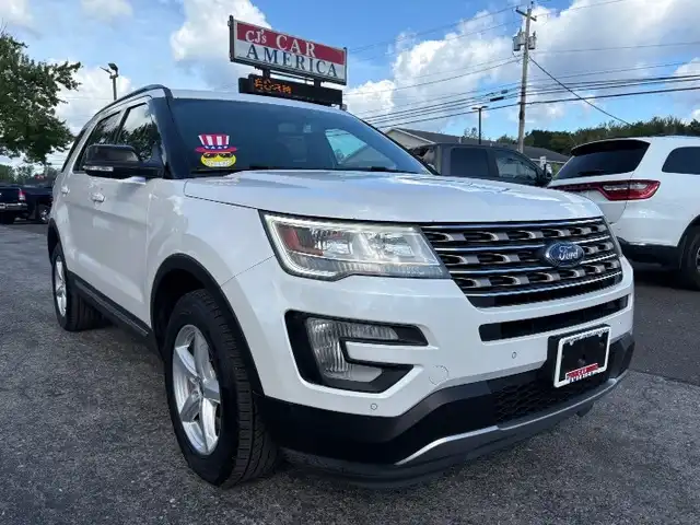 2017 Ford Explorer XLT 4WD's photo