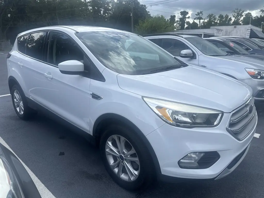 2017 Ford Escape SE photo 3