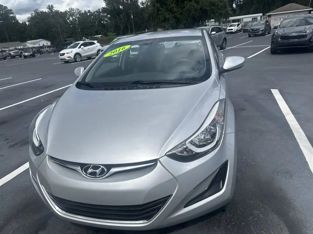 2016 Hyundai Elantra 1.8 SE M T's photo