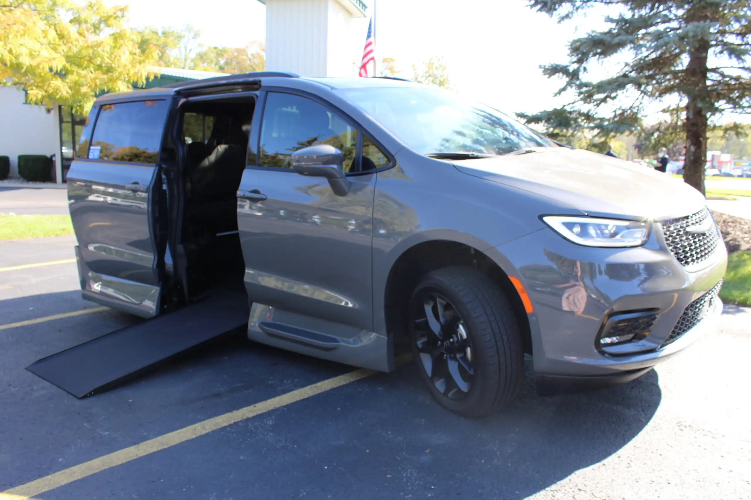 2021 Chrysler Pacifica Touring L's photo