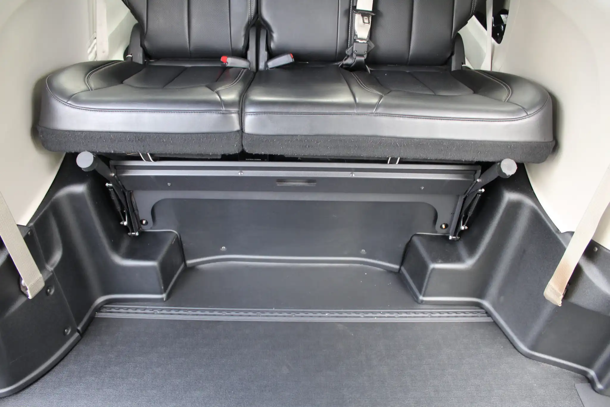 2024 Chrysler Pacifica Touring L's photo