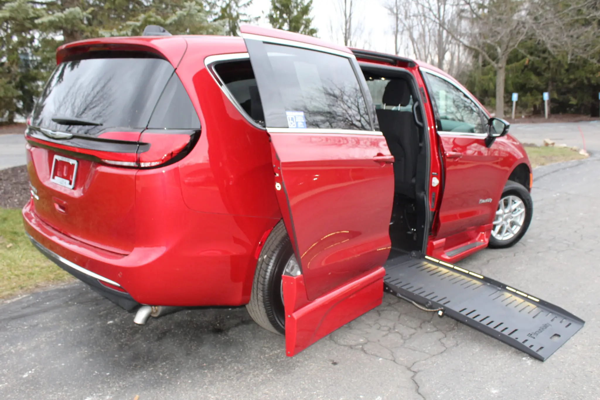 2024 Chrysler Pacifica Touring photo 5