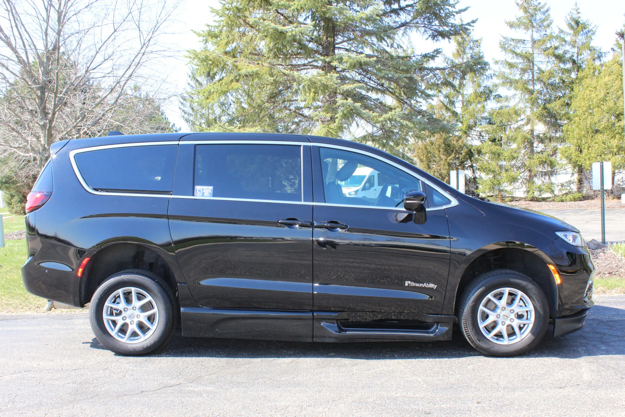 2025 Chrysler Pacifica Select photo 4