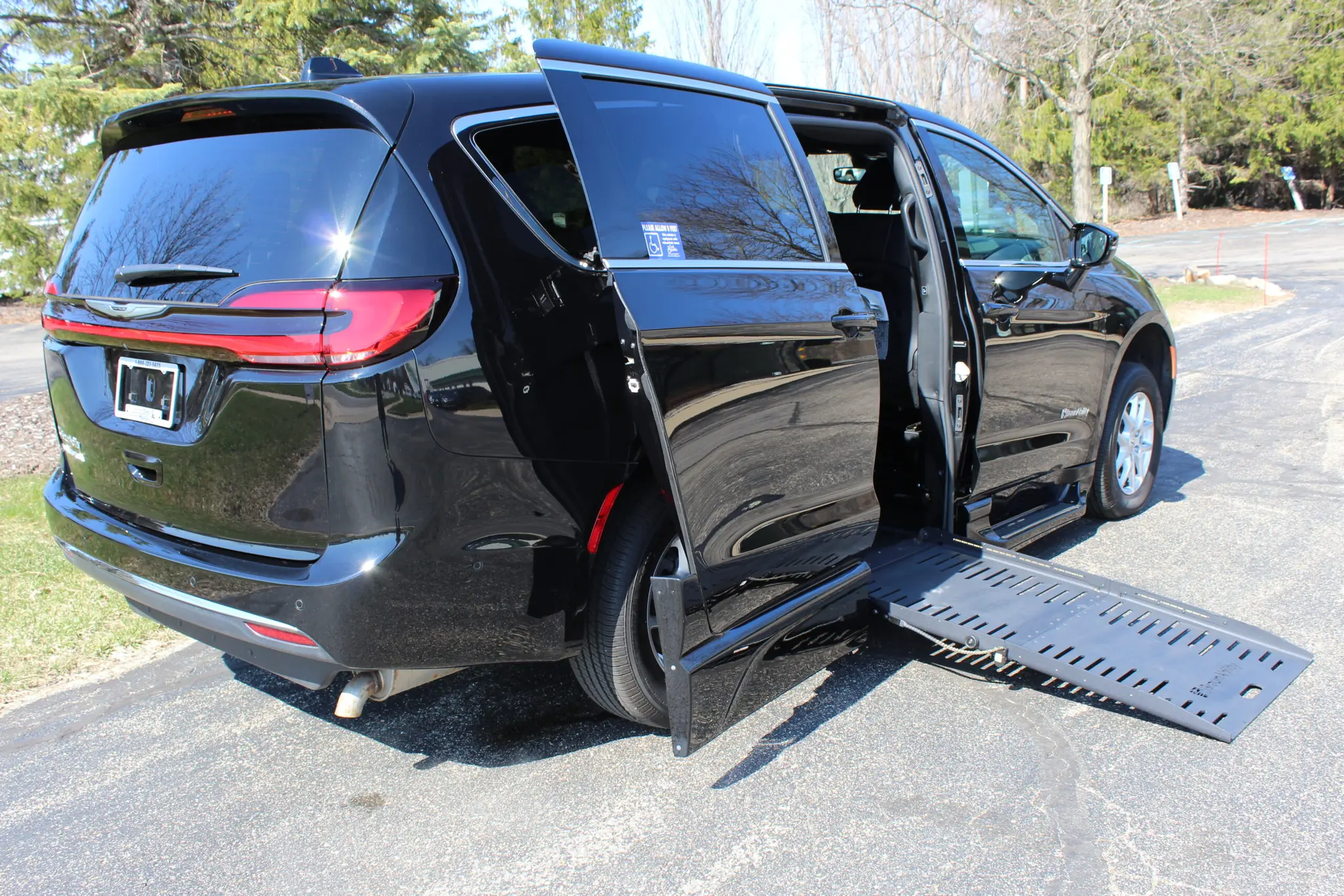 2025 Chrysler Pacifica Select photo 5