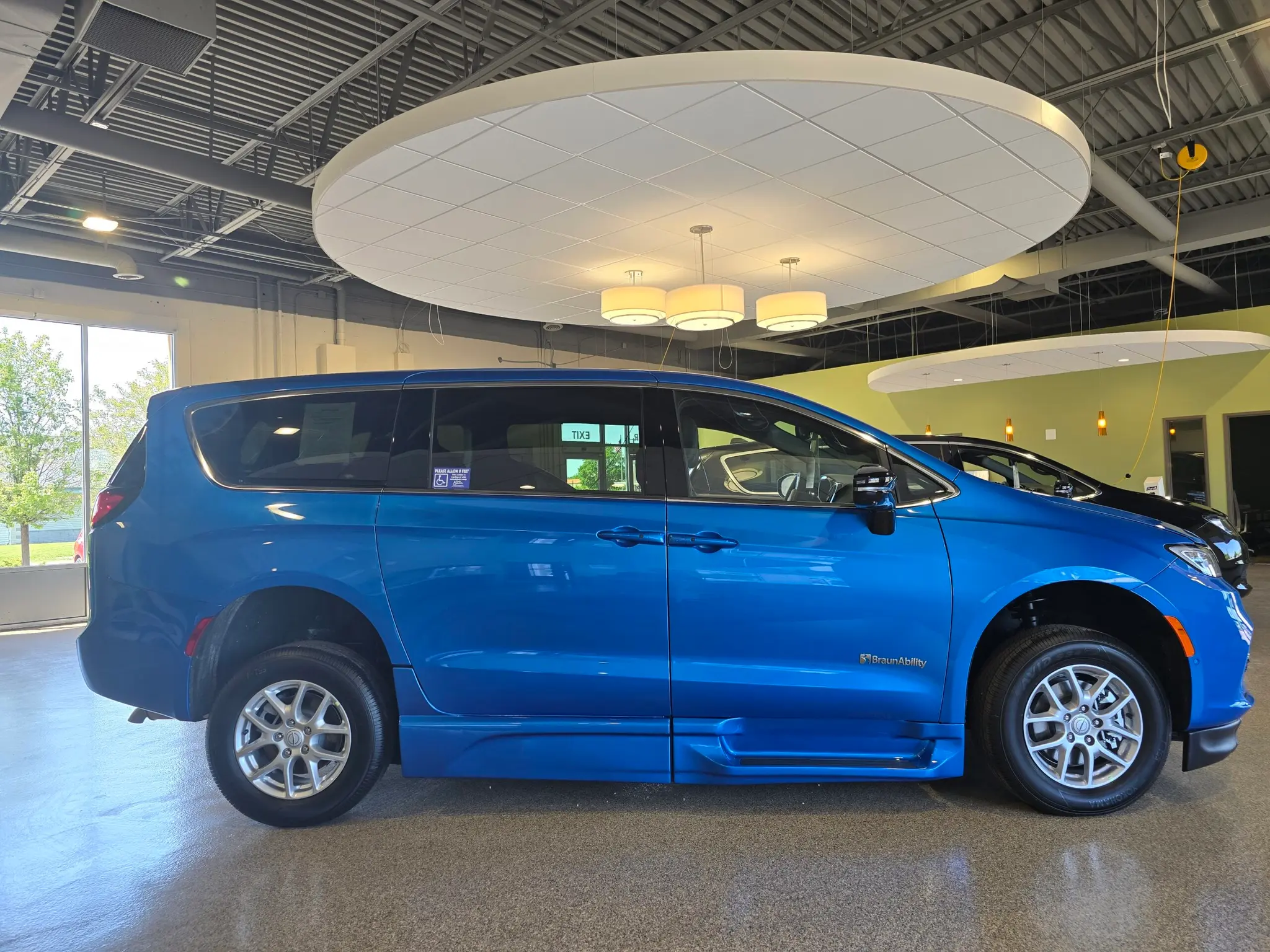 2026 Chrysler Pacifica Select photo 4