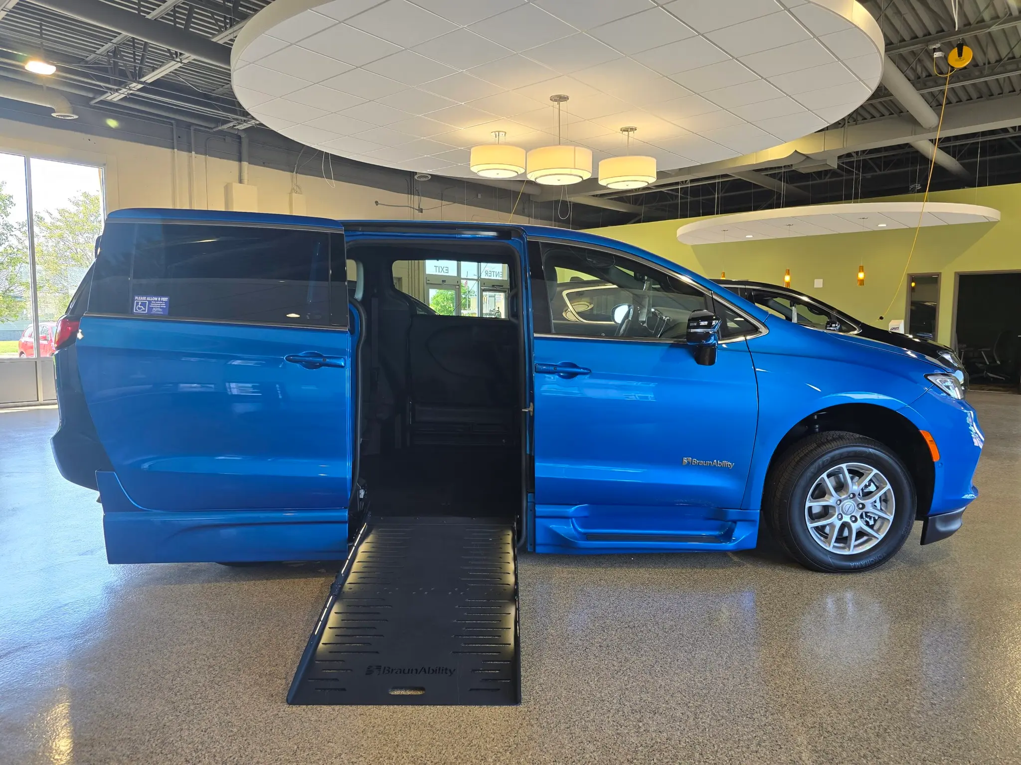 2026 Chrysler Pacifica Select photo 3