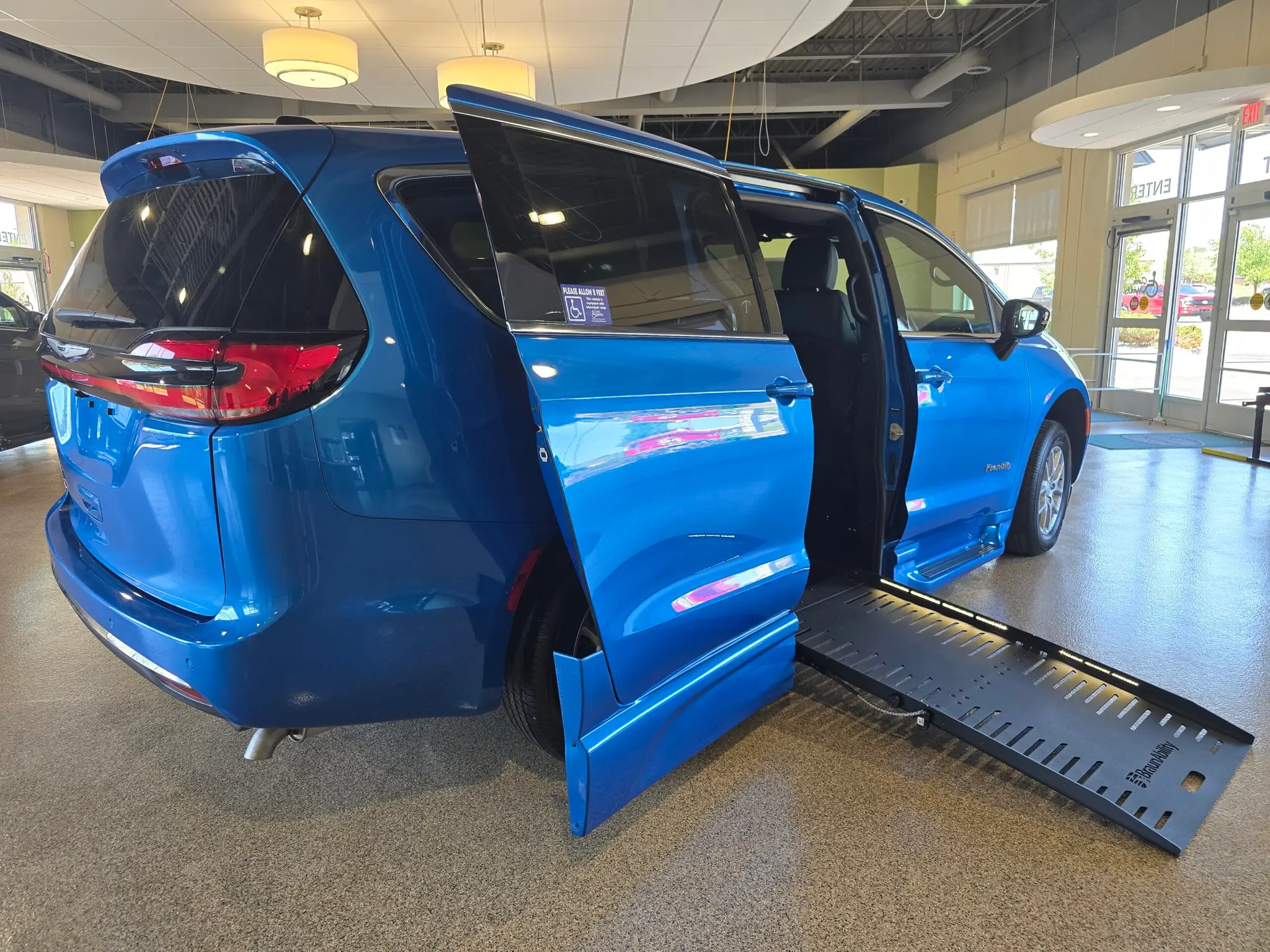 2026 Chrysler Pacifica Select photo 5