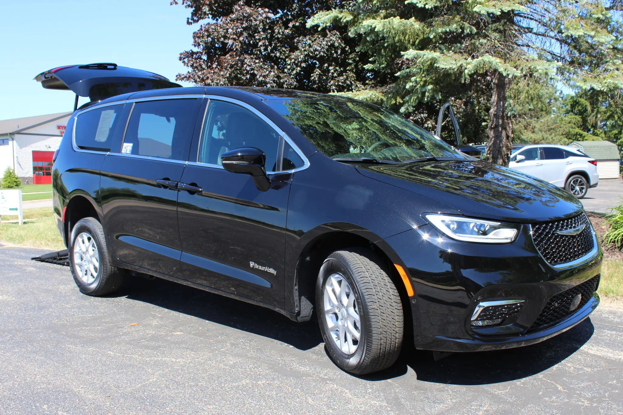 2026 Chrysler Pacifica Select photo 5