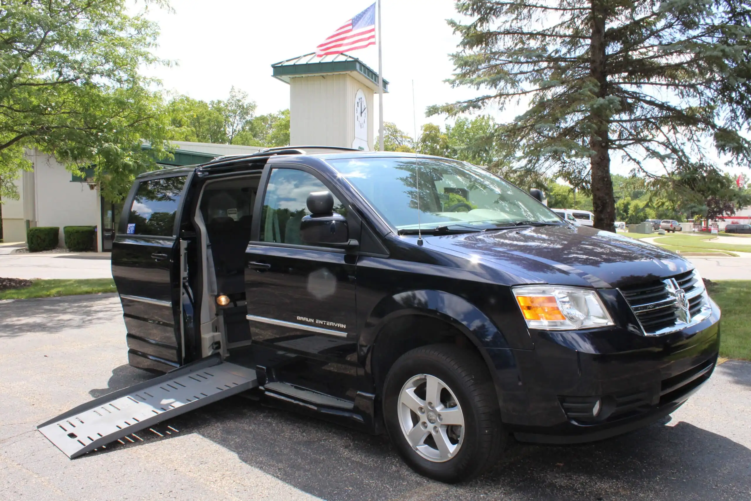 2010 Dodge Grand Caravan SXT FWD's photo