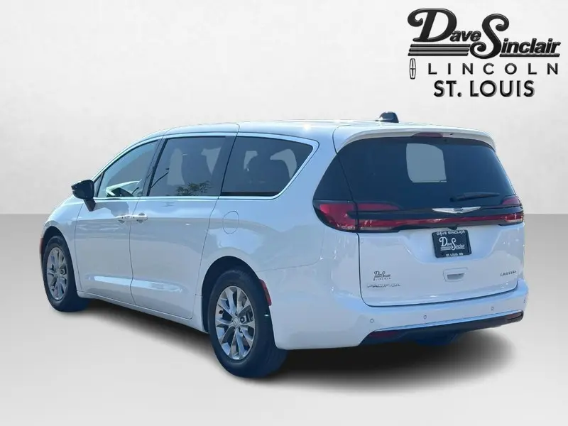 2026 Chrysler Pacifica Limited photo 4