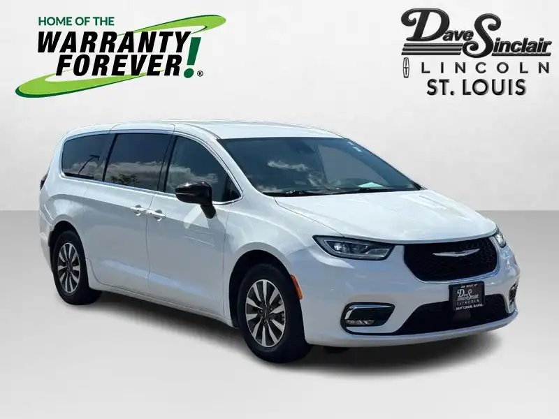 2024 Chrysler Pacifica Hybrid Select PHEV's photo