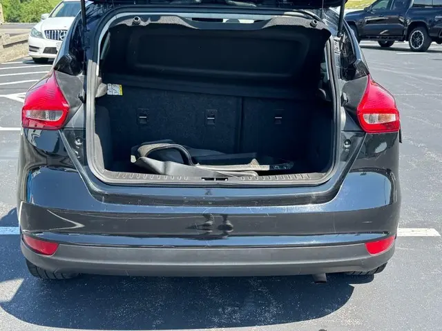 2018 Ford Focus SE Hatchback photo 5