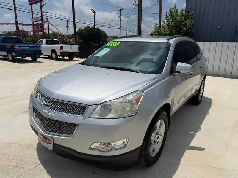 2011 Chevrolet Traverse 2LT FWD's photo