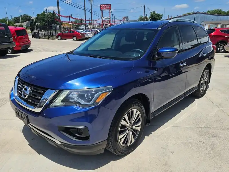 2017 Nissan Pathfinder S 2WD's photo