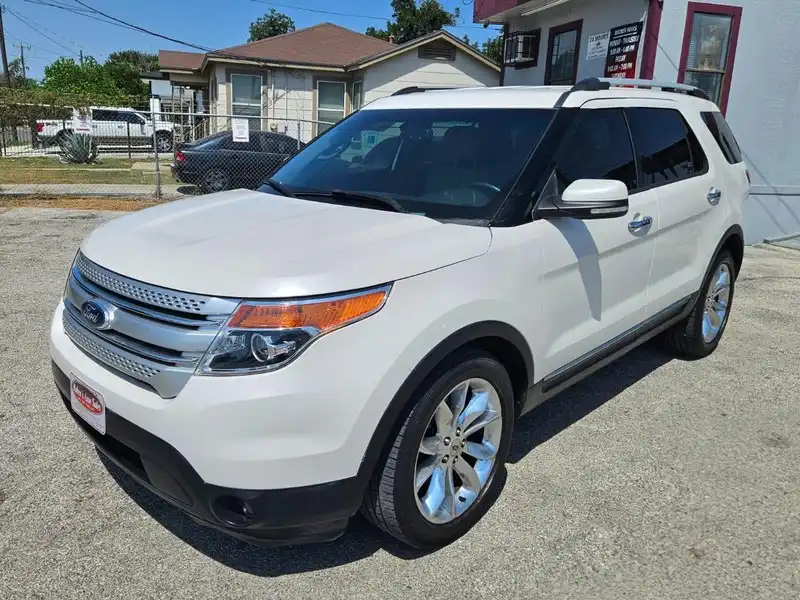 2015 Ford Explorer Limited's photo