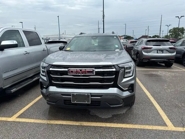 2025 GMC Terrain Elevation AWD photo 3
