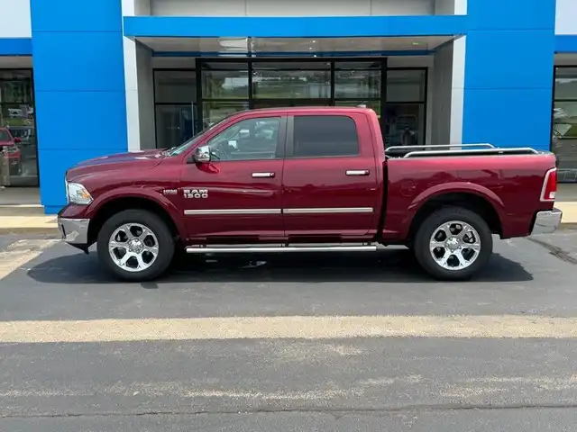 2017 RAM 1500 Laramie 4x4 Crew Cab 5'7's photo