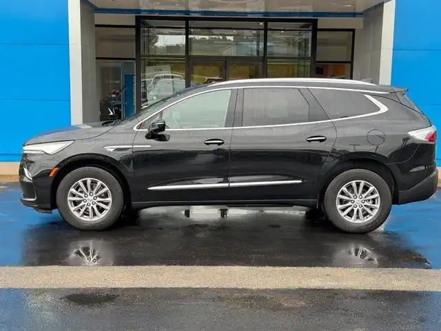 2024 Buick Enclave Essence's photo