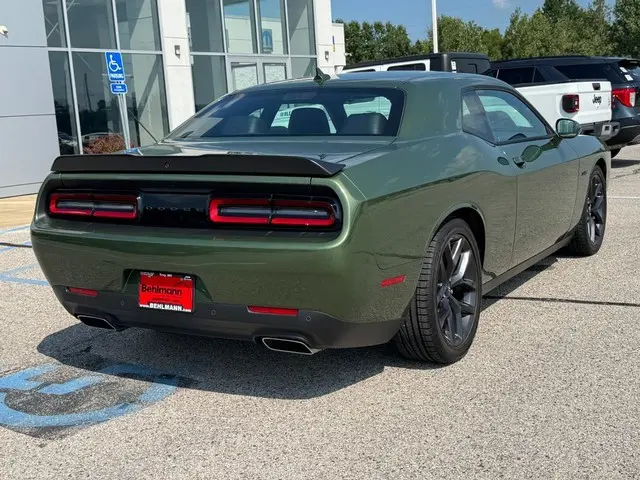 2023 Dodge Challenger R/T photo 3