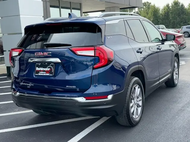 2023 GMC Terrain SLT AWD photo 4