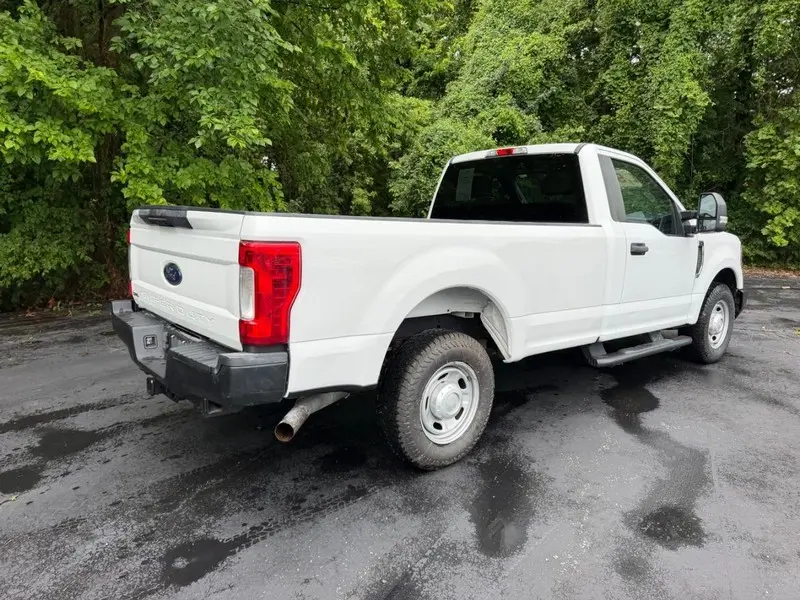 2017 Ford F-250 XL Regular Cab 8' Box photo 3