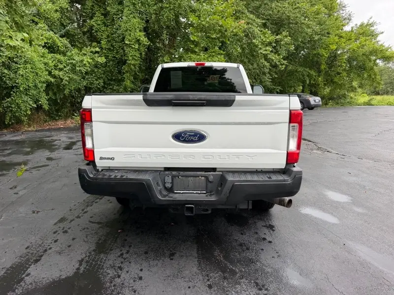 2017 Ford F-250 XL Regular Cab 8' Box photo 4