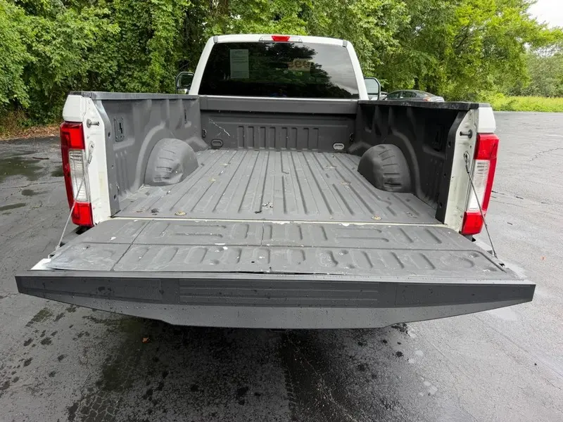 2017 Ford F-250 XL Regular Cab 8' Box photo 5