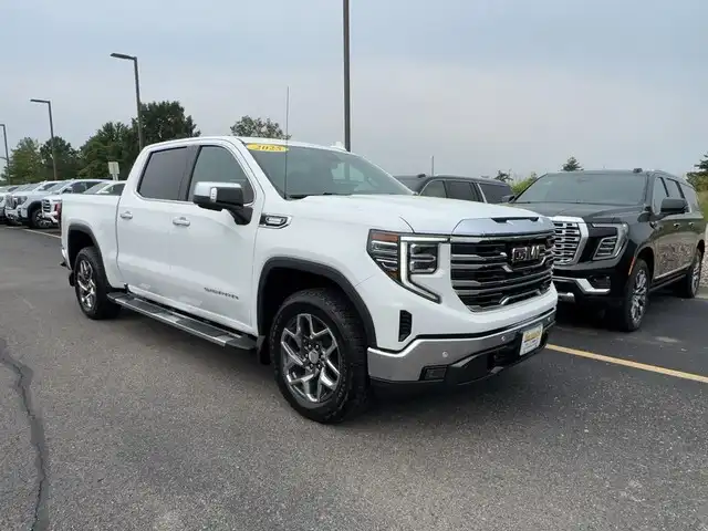 2025 GMC Sierra 4WD Crew Cab Short Box SLT's photo