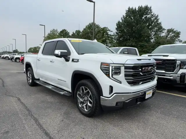 2025 GMC Sierra 4WD Crew Cab Short Box SLT's photo
