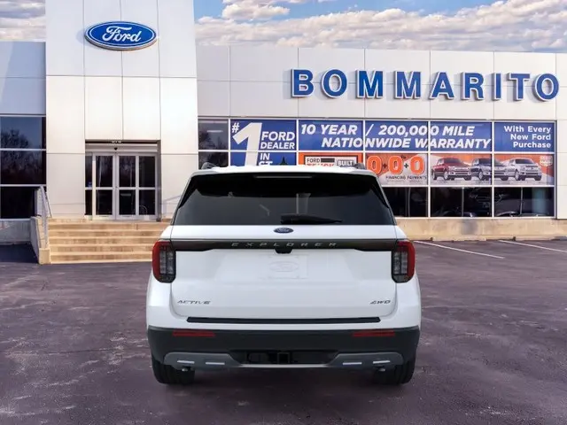 2026 Ford Explorer Active 4WD photo 5