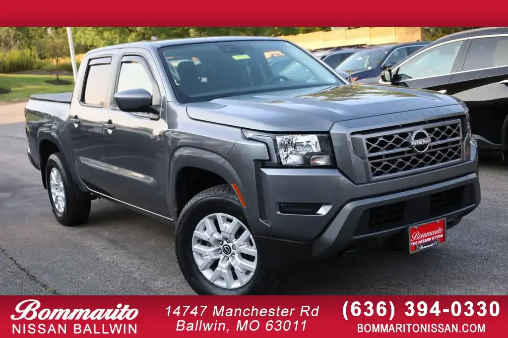2022 Nissan Frontier SV Crew Cab 4X4 SWB's photo
