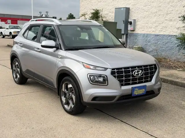 2023 Hyundai Venue SEL IVT's photo