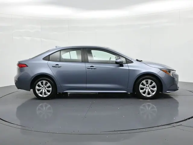 2024 Toyota Corolla LE CVT photo 5
