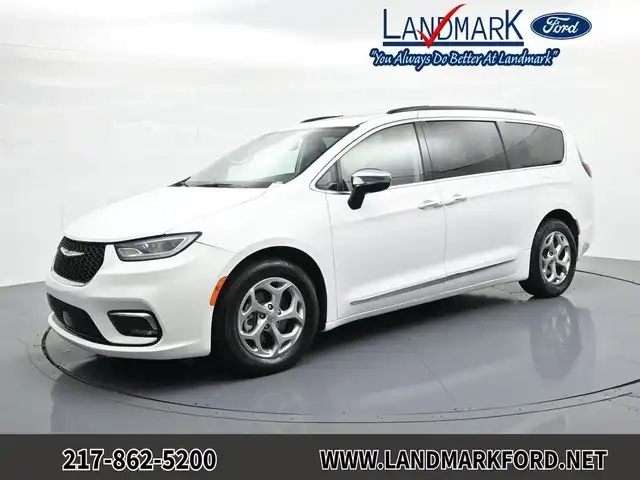 2023 Chrysler Pacifica Limited's photo