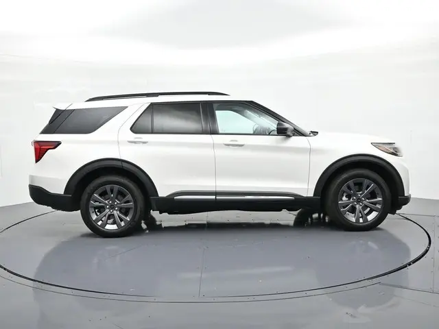 2025 Ford Explorer Active 4WD (PL535) photo 5
