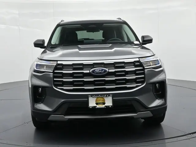 2026 Ford Explorer Active 4WD photo 3