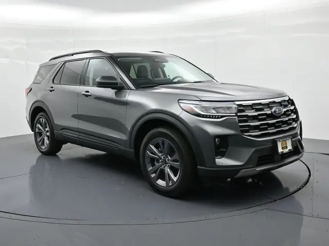 2026 Ford Explorer Active 4WD photo 4