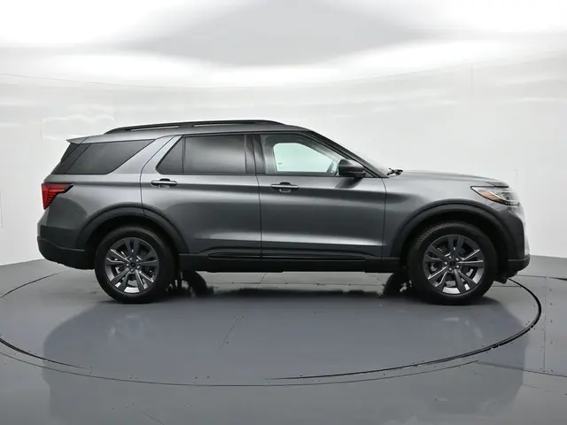 2026 Ford Explorer Active 4WD photo 5
