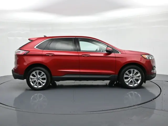 2022 Ford Edge Titanium AWD photo 5