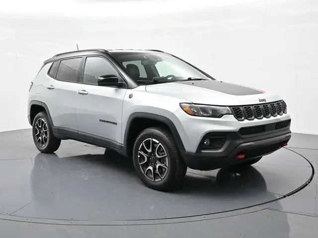 2025 Jeep Compass Trailhawk 4X4 photo 3