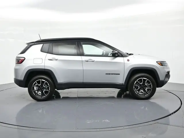 2025 Jeep Compass Trailhawk 4X4 photo 4