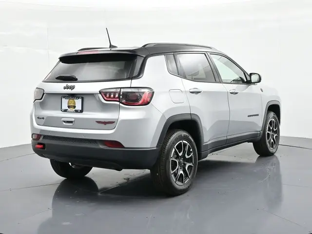 2025 Jeep Compass Trailhawk 4X4 photo 5