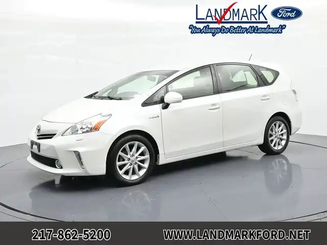 2014 Toyota Prius v Five's photo