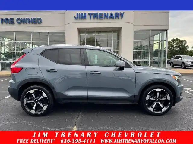 2020 Volvo XC40 T5 Momentum AWD's photo