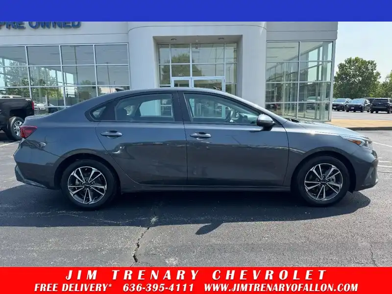 2024 Kia Forte LXS AT's photo