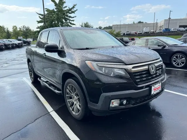 2019 Honda Ridgeline Black Edition photo 3
