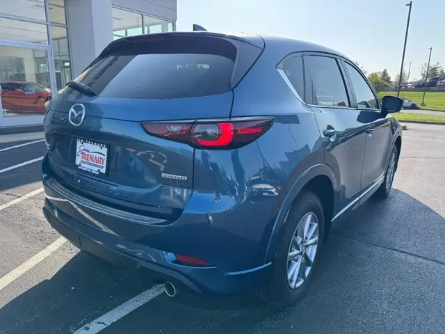 2024 Mazda CX-5 Preferred AWD Auto Package S photo 3