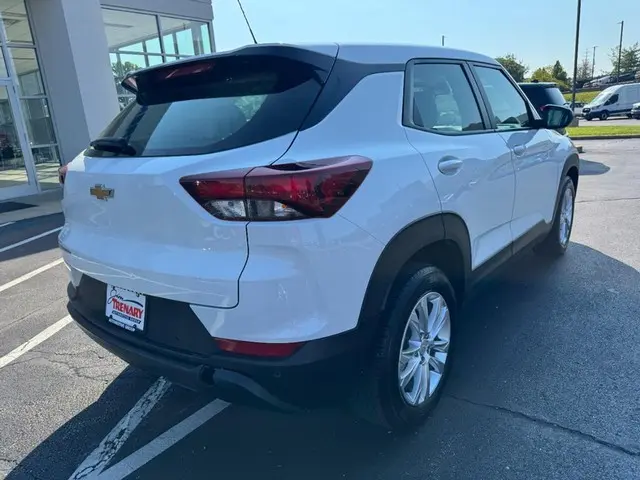 2022 Chevrolet Trailblazer LS photo 3