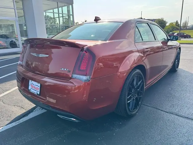 2020 Chrysler 300 S photo 3